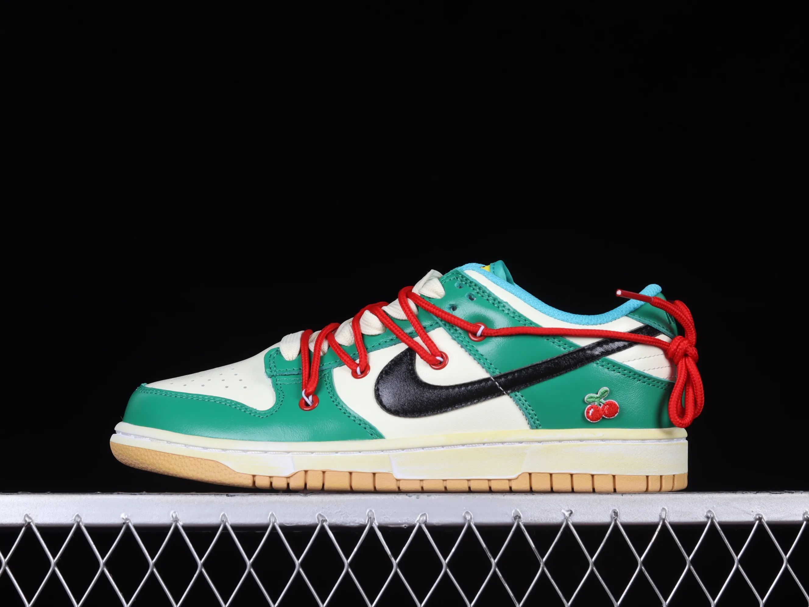 All categories Nk SB Dunk series Nk SB Dunk Low low-top sneakers pure original version Nk Dunk Low strap deconstruction SB smashed backboard fashion casual sneakers DH0952-100